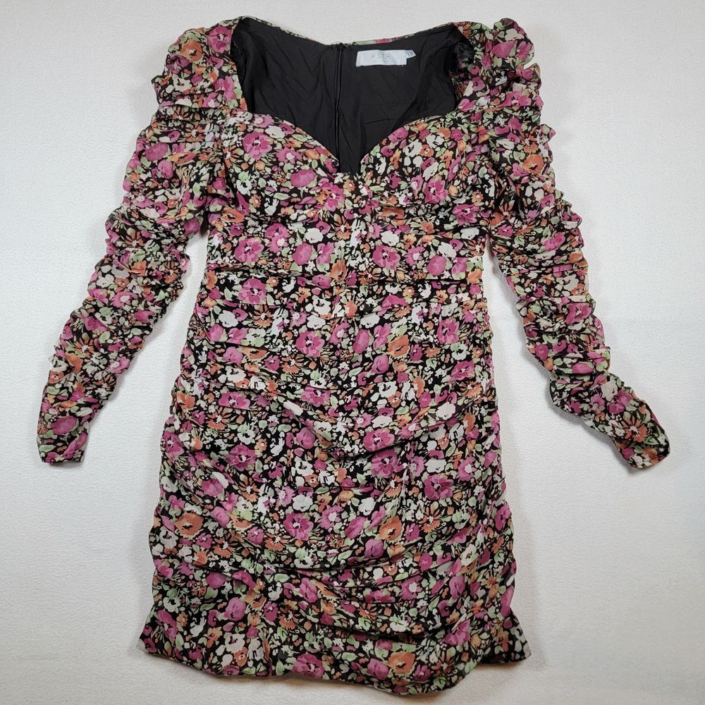 ASTR The‎ Label Jadine Ruched Mini Dress Sz M Fuchsia Floral Sweetheart